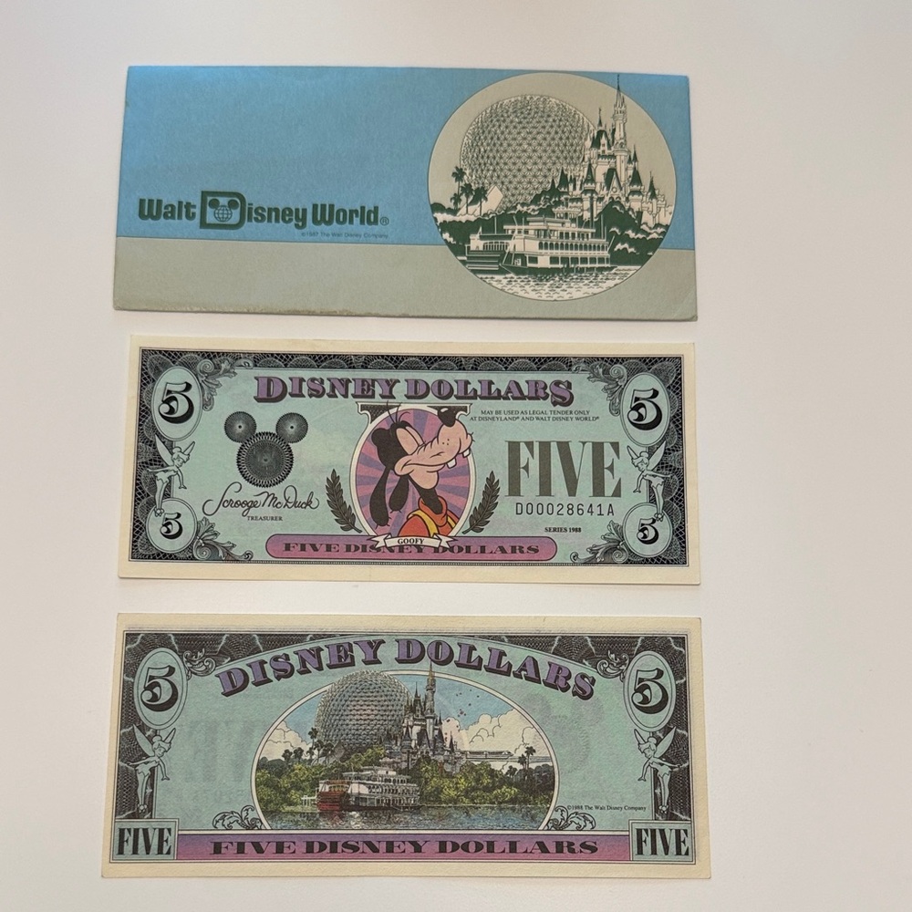 Rare 1988 Series $5 Disney Dollars with Goofy Collectible